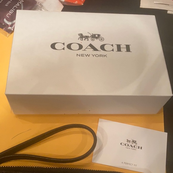 Coach pebble leather wristlet - Picture 2 of 4